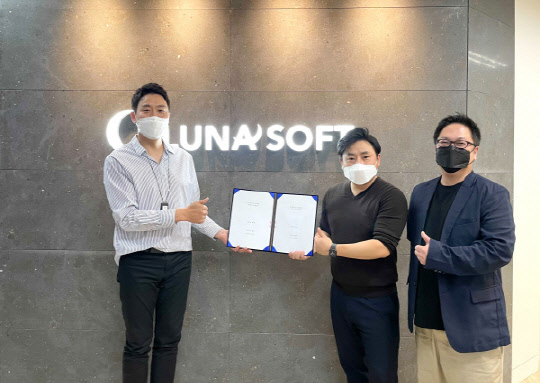 사진= (좌측) 루나소프트 최현진 이사, (우측) 유니드컴즈 황윤식 이사, 양재필 대표